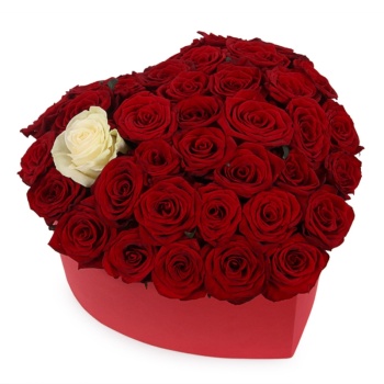 Сердце из 45 роз  в коробке