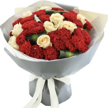 Букет из белых роз и гвоздик "Марта"